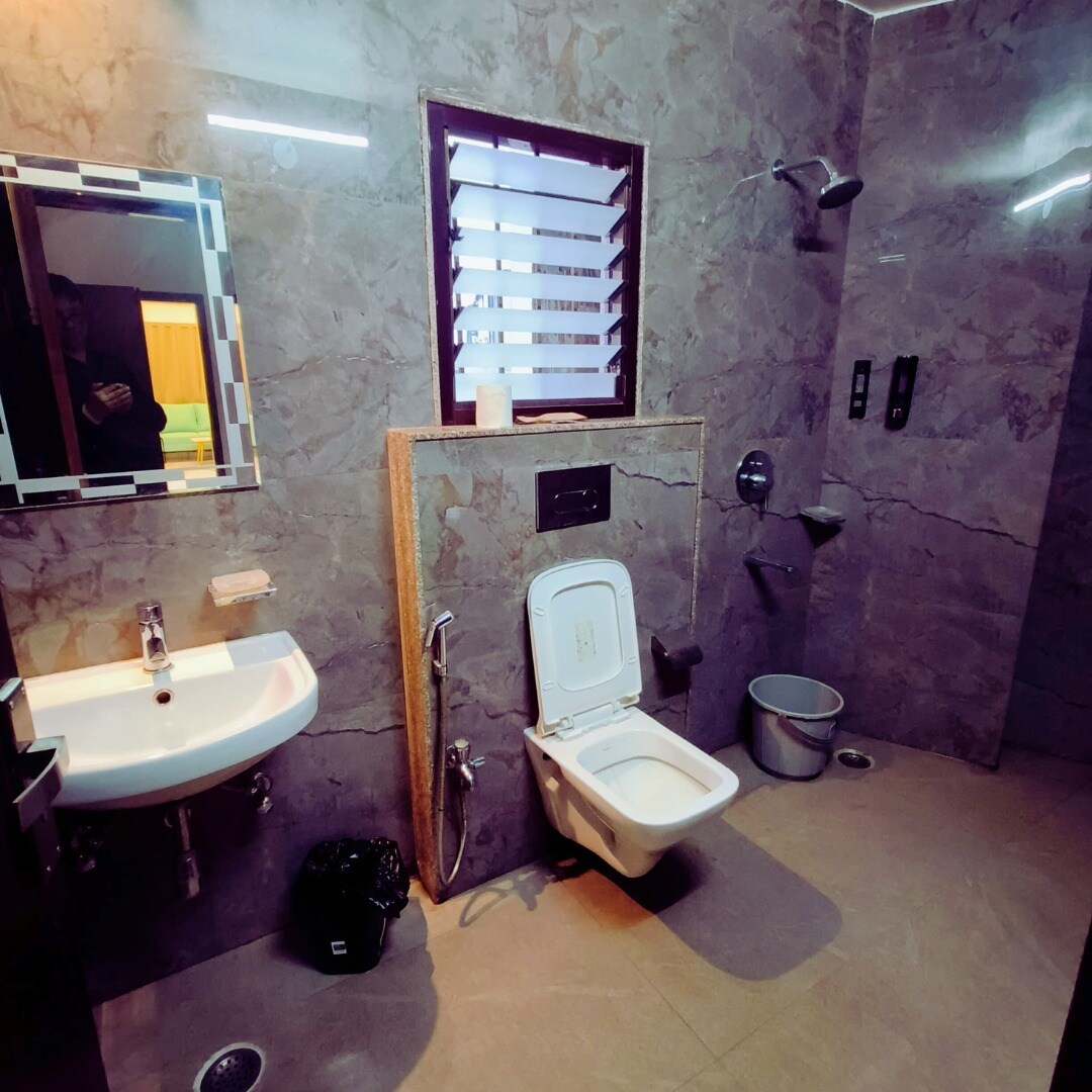 Leafyinn Elite Abode 3BHK - Tap to explore photos