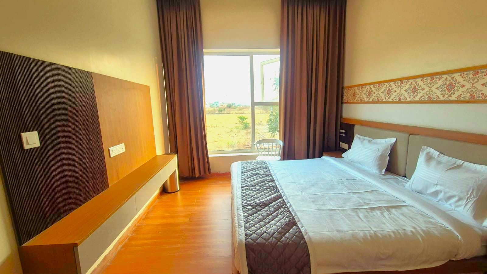 Hotel Antilia Inn - Tap to explore photos
