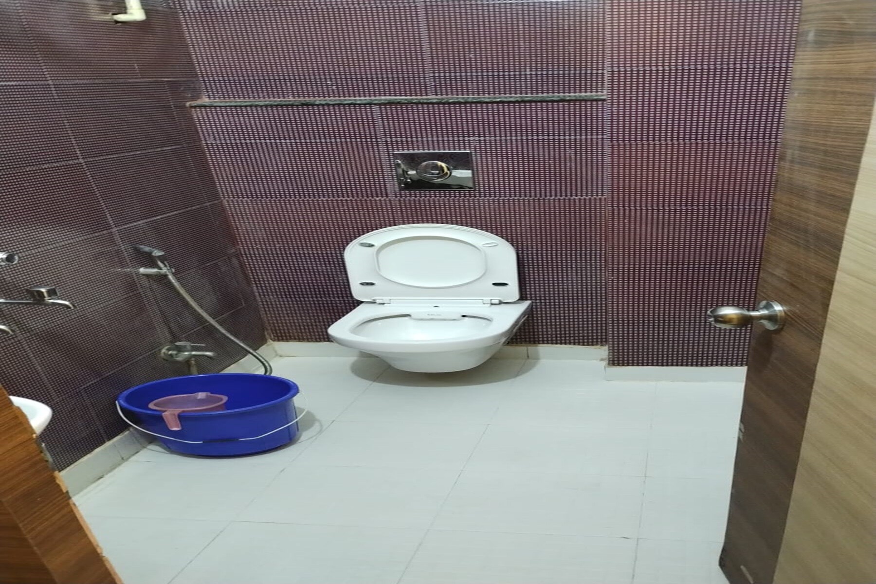 Tiwary Guest House - Tap to explore photos