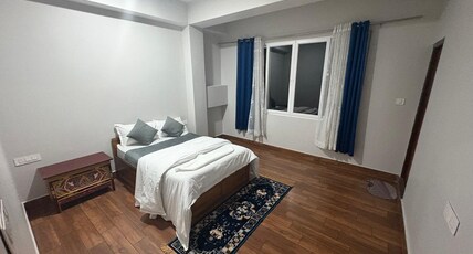 The Highlanders Inn | 1.8 Km from MG Marg Room Type - Bedroom 3