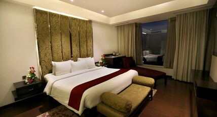 Hotel Royal Orchid Jaipur Room Type - Suite King Room with Bath Tub