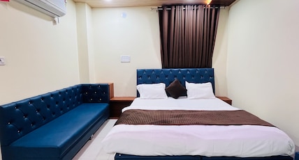 Shri Shiv Ganga Bhakt Niwas Room Type - Triple AC Room with King Bed and Sofa Shri Shiv Ganga Bhakt Niwas Room Type - Triple AC Room with King Bed and Sofa