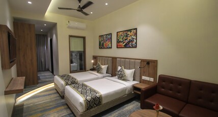 The Monarch Turbhe Room Type - Deluxe Twin Room