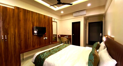 The Grand Sarovar Inn and Suites Room Type - Deluxe King Bed Room