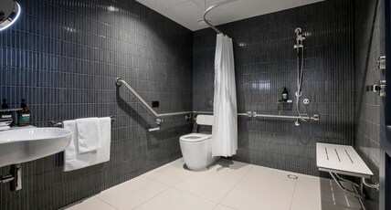 voco Melbourne Central, an IHG Hotel Room Type - 1 King Bed Standard Accessible
