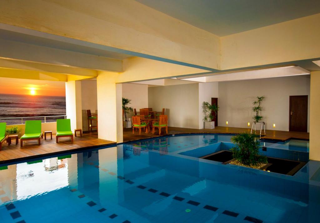 Ocean Edge Suites & Hotel Colombo - Tap to explore photos