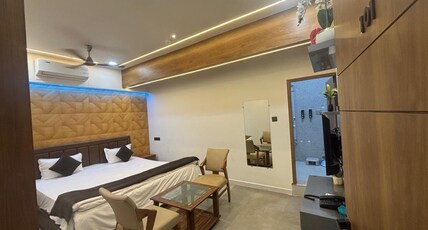 Hotel Sky Vilaa Room Type - Deluxe Room