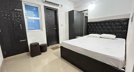 HOTEL SAI RESIDENCY Room Type - AC Queen Bed Room with City View