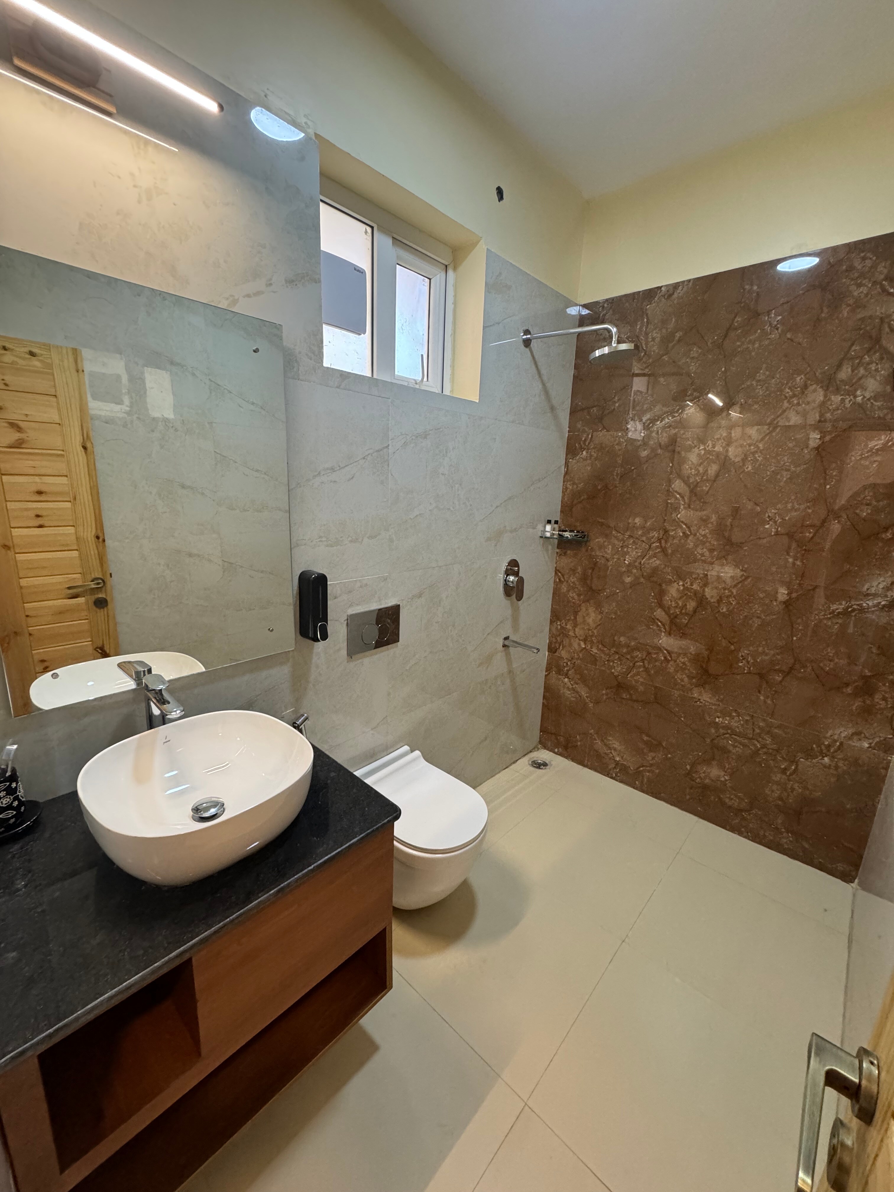 Ivaan Belle-Vue Homestay - Tap to explore photos