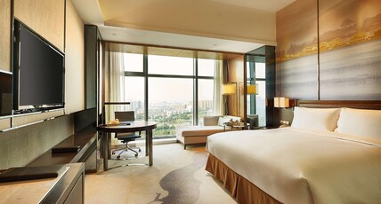 Doubletree By Hilton Ningbo Beilun Room Type - KING DELUXE ROOM GARDEN VW