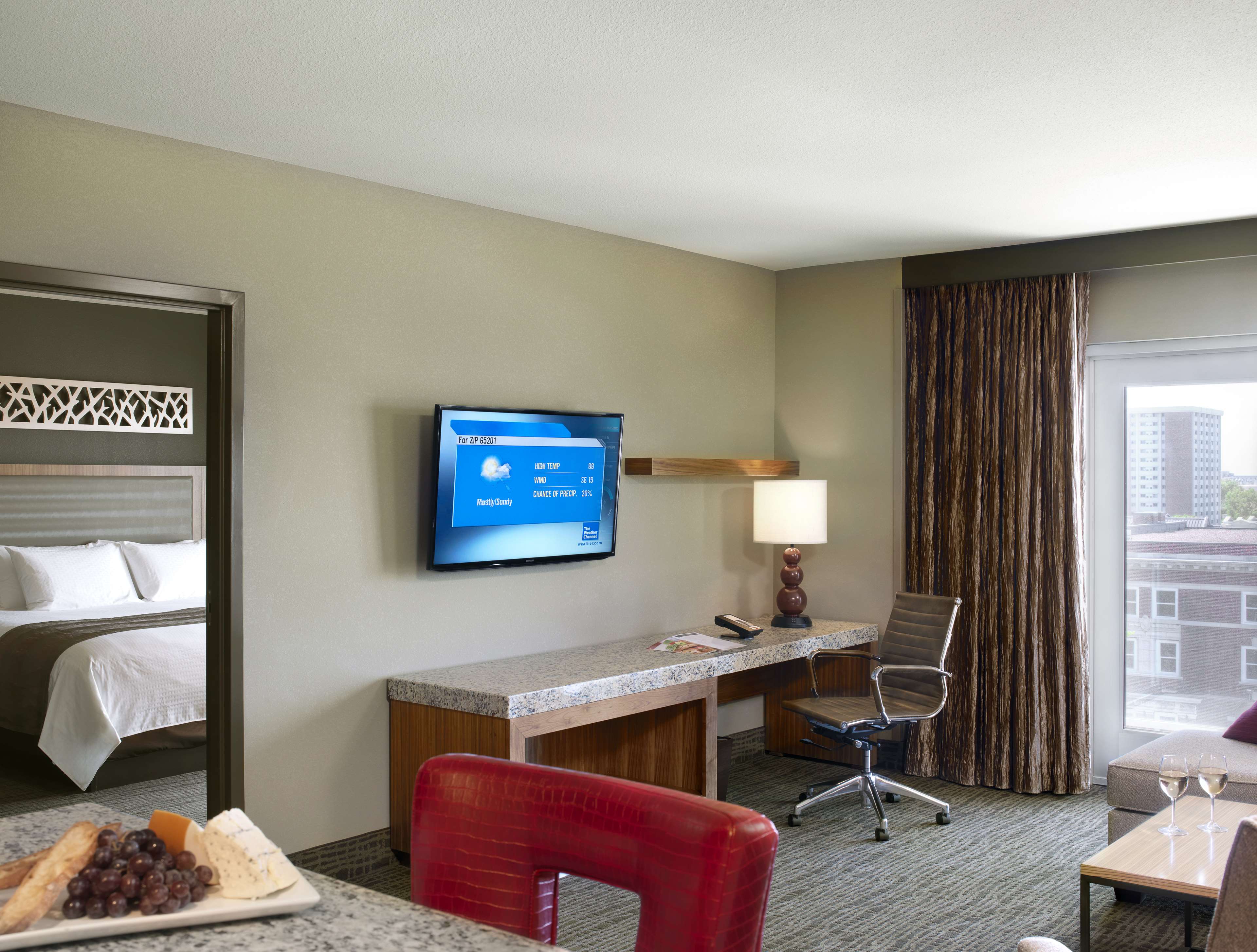 The Broadway Columbia - a DoubleTree by Hilton - Tap to explore photos