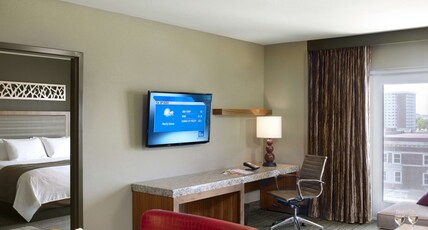 The Broadway Columbia - a DoubleTree by Hilton Room Type - 1KING 2RM SUITE W BALCONY