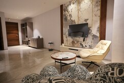 Maaya Luxe Suites
