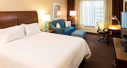 Hilton Garden Inn Sioux Falls Downtown Room Type - 1 KNG WITH SOFABED RIVERVW