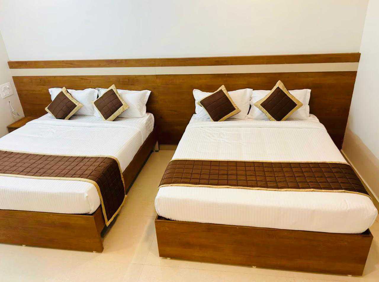 Hotel O SRINIVASA HOTEL LUXURY ROOMS - Tap to explore photos