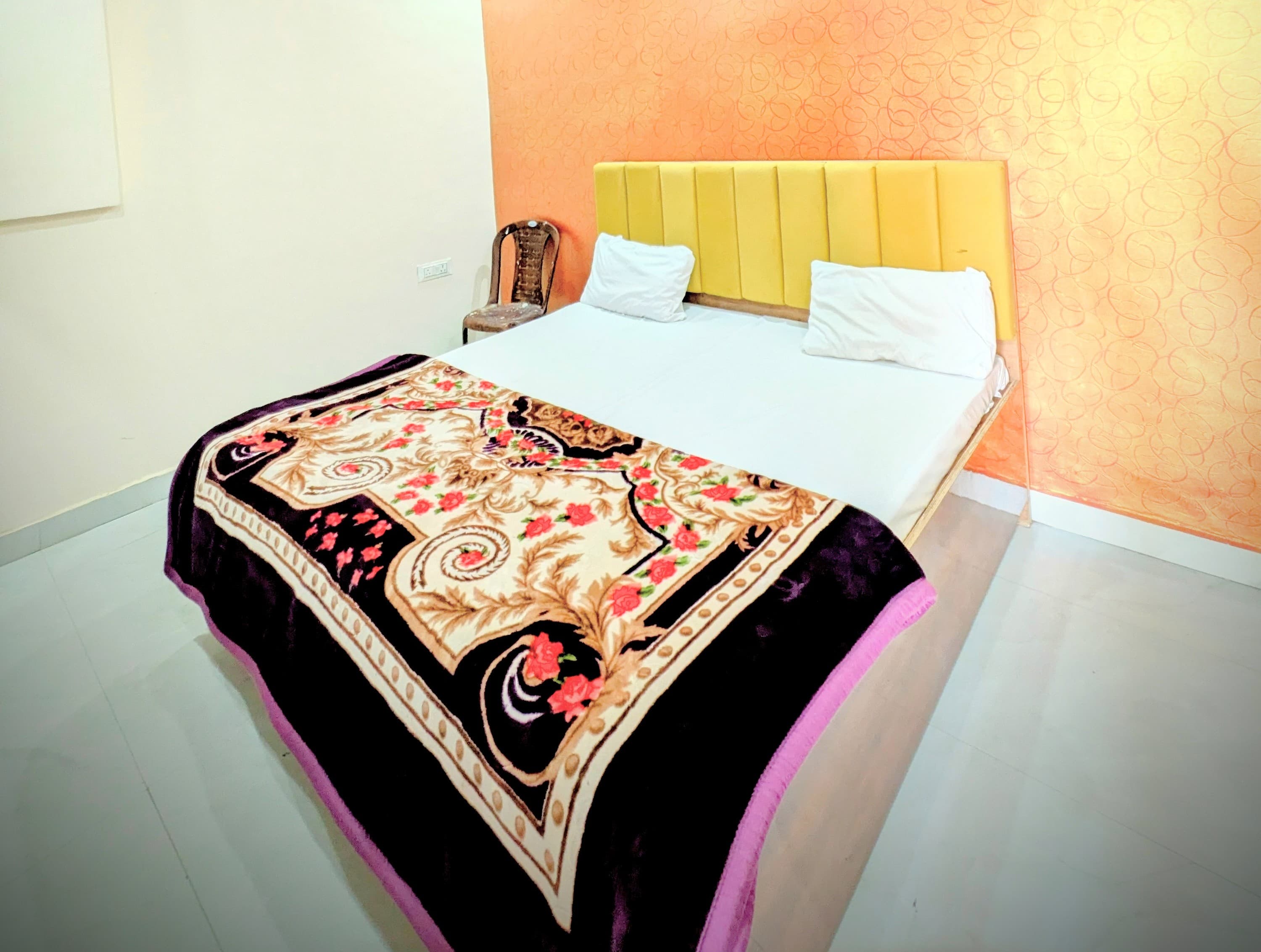 Radhe Krishna Guest House - Tap to explore photos