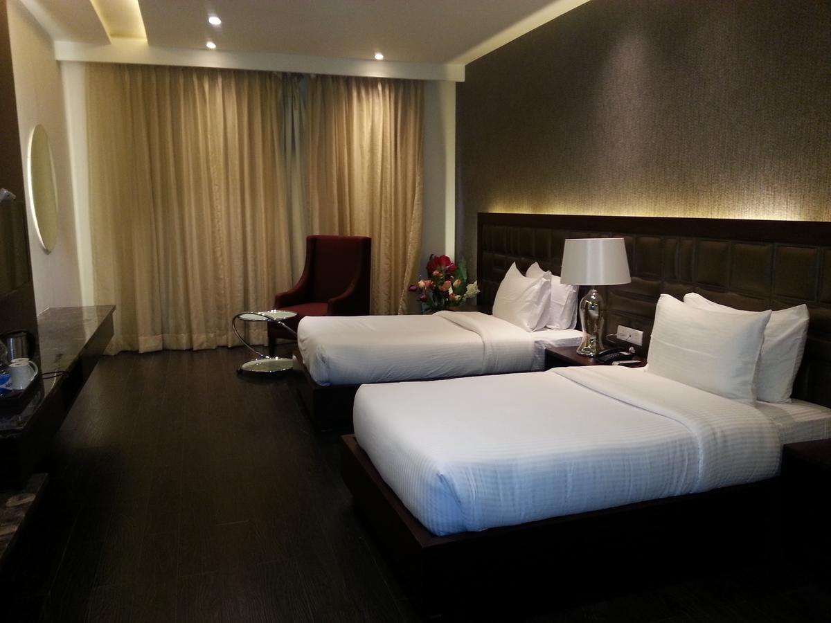 Kings Cliff Hotel - Tap to explore photos