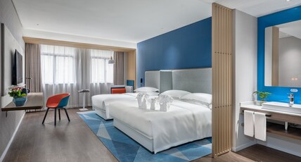 Holiday Inn Express CHANGSHA SOUTH RAILWAY STATION Room Type - 1 King 1 Single Standard Extra Floor Space