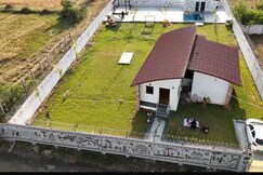 WARLI WATER RETREAT FARMHOUSE 201 LOWENNA