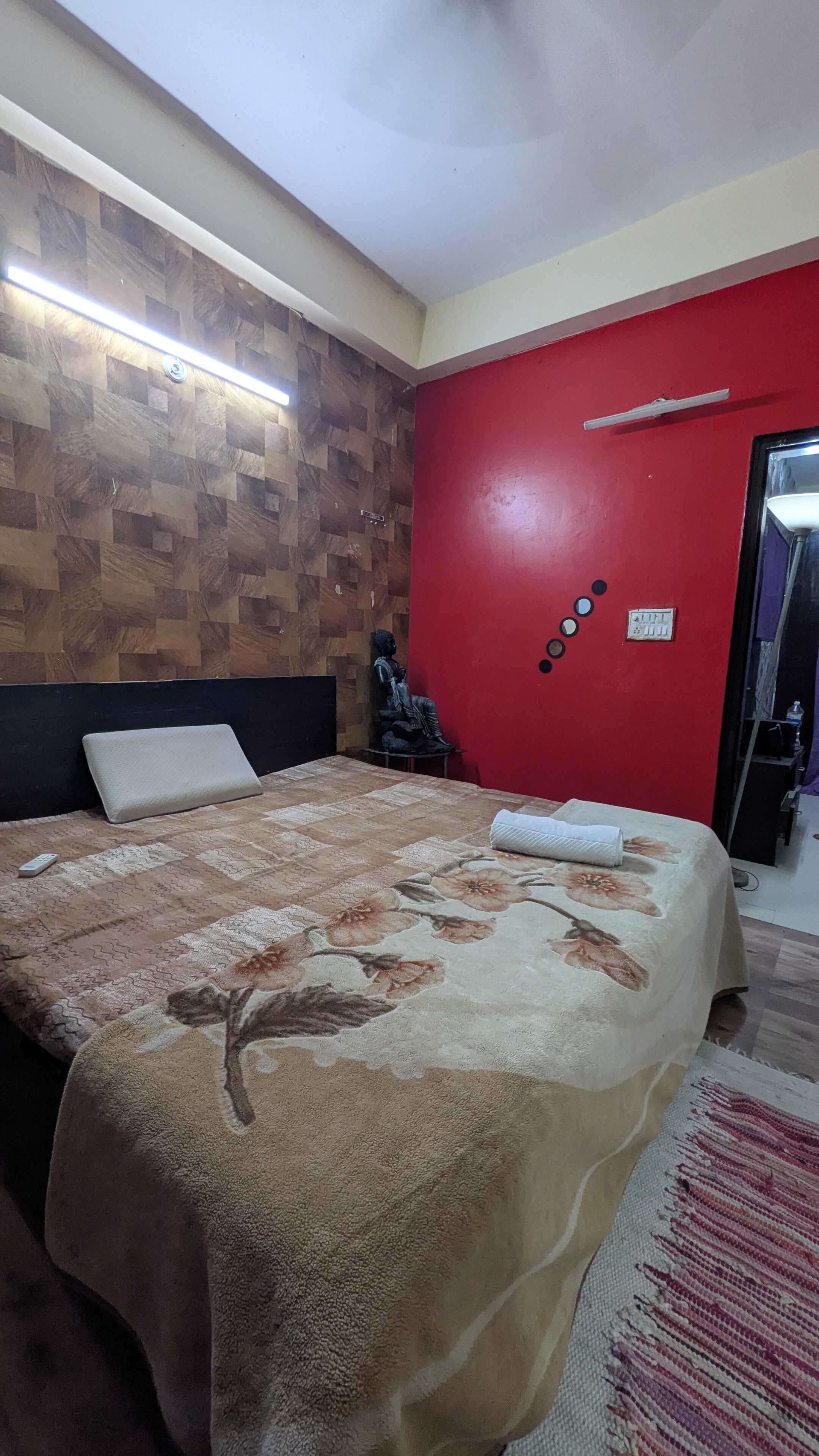 2Bhk fully furnished - Tap to explore photos