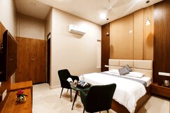 THE ELITE REGENCY - A Luxury Hotel Rooms By Crowne Group