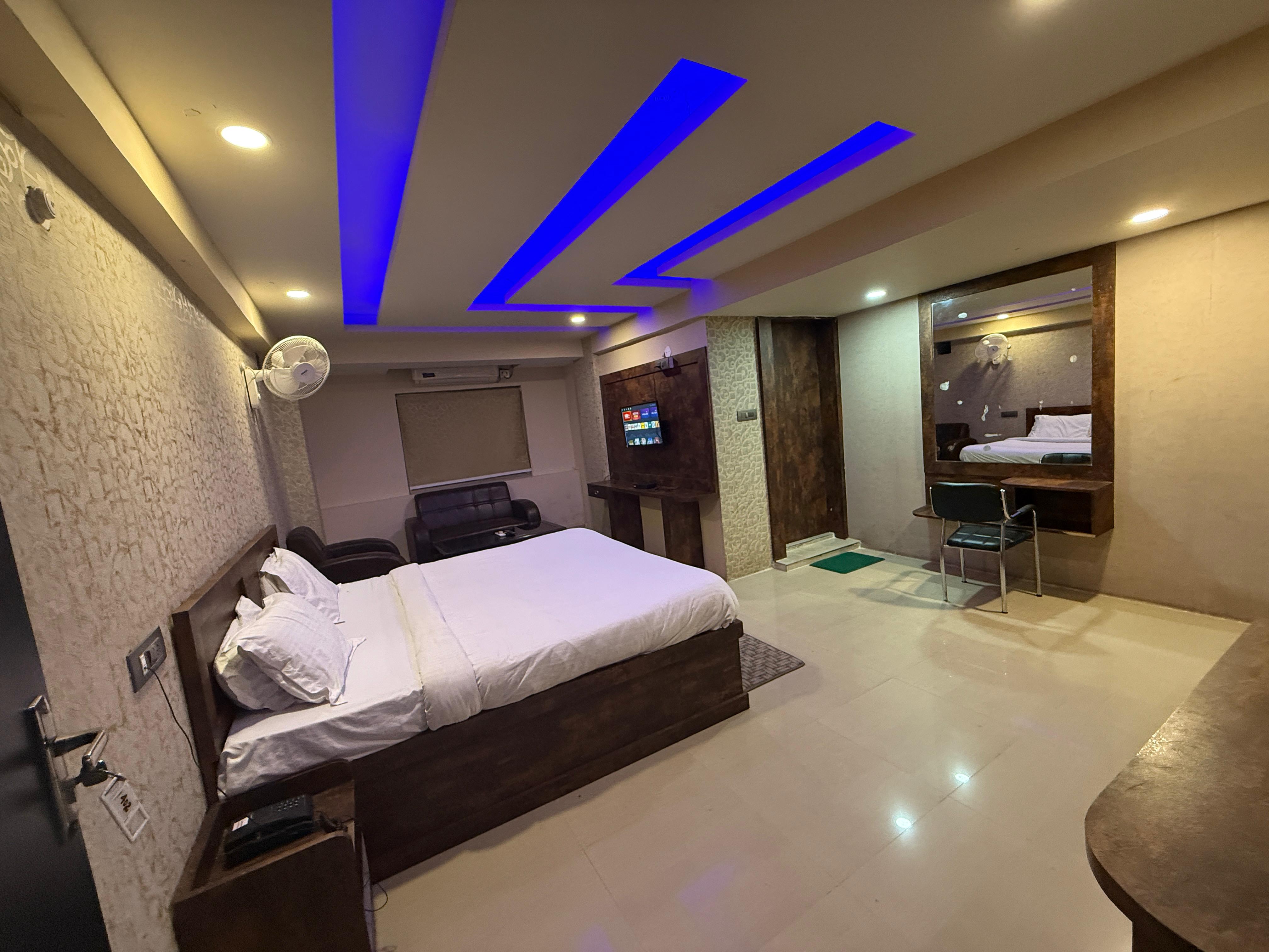 Hotel Bodhraj Inn - Tap to explore photos