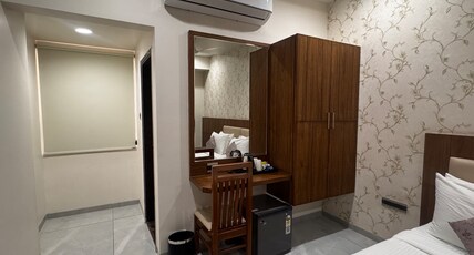 Pam Premium Hotel Vadodara Room Type - Grand Twin Bed Rooms