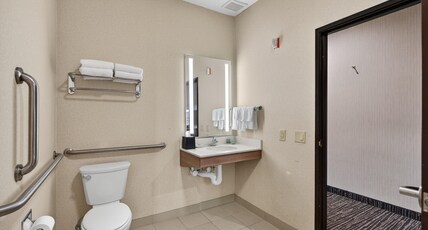 Best Western Timpanogos Inn Room Type - Accessible - 1 Queen, Mobility Accessible, Bathtub, Non-Smoking, Full Breakfast