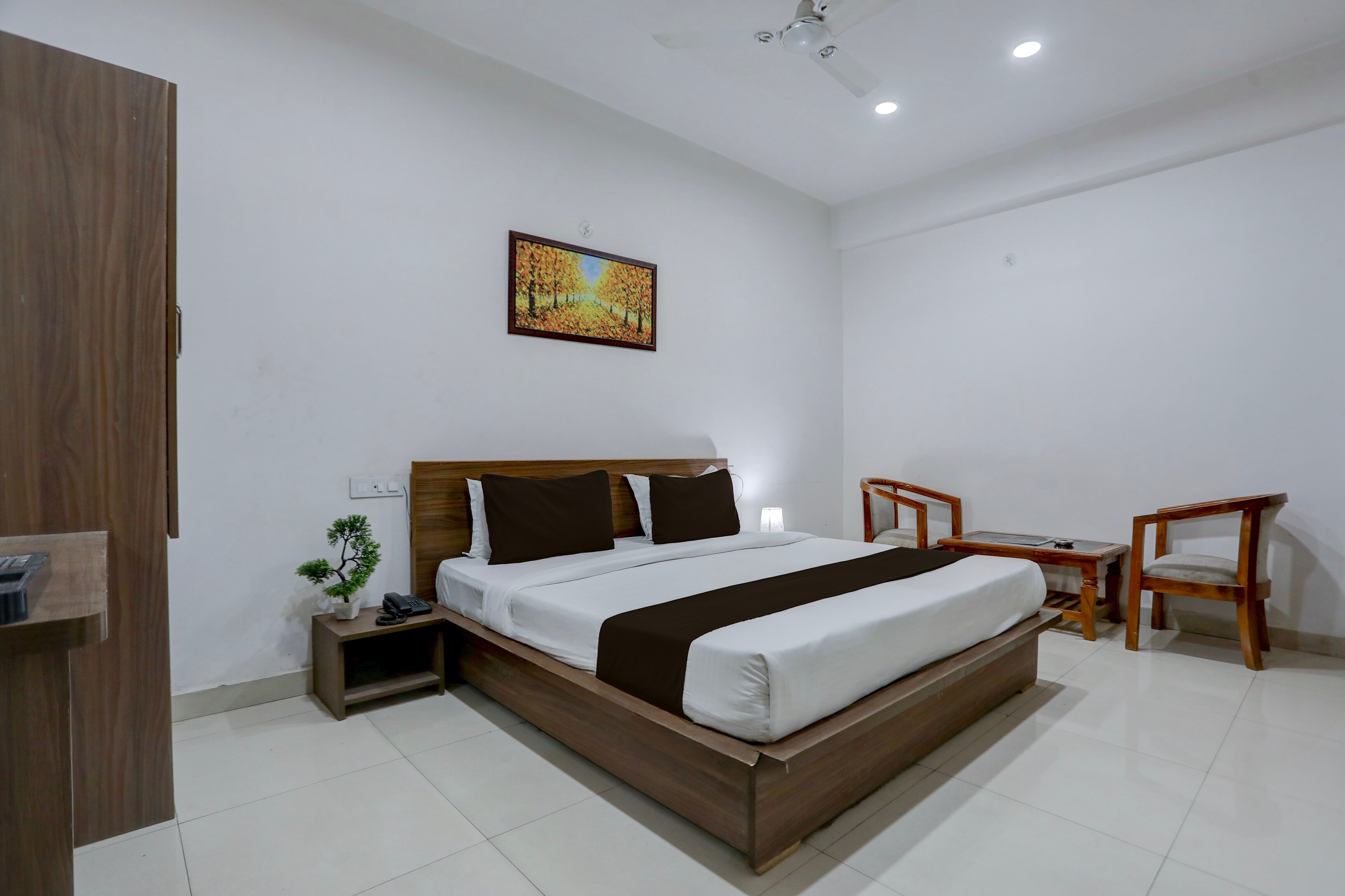 Flagship OYO Hotel Vistara - Tap to explore photos