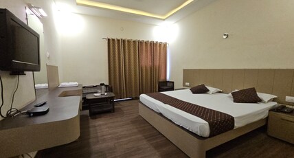Hotel Padmini International Room Type - Deluxe Room