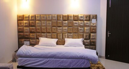 Galaxy hotel Room Type - super Deluxe