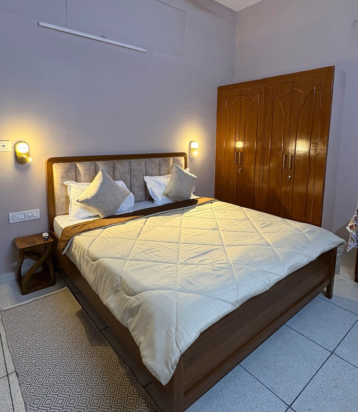B-16 Stays-Boutique Stay w/Kitchen |Central Jodhpur| Pet friendly - Tap to explore photos