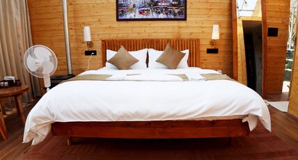 THE BrownStone Room Type - Dreamy Cottage with Jacuzzi | Compact & Luxury Stay
