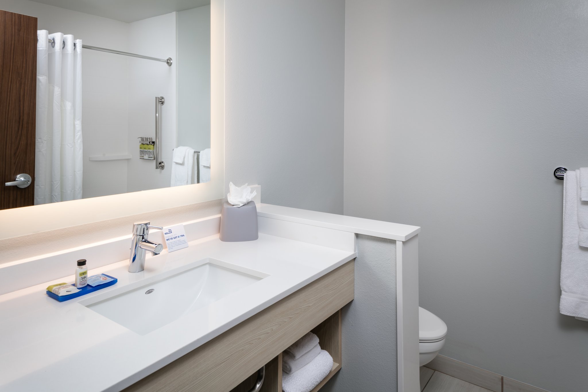 Holiday Inn Express & Suites BEND SOUTH - Tap to explore photos