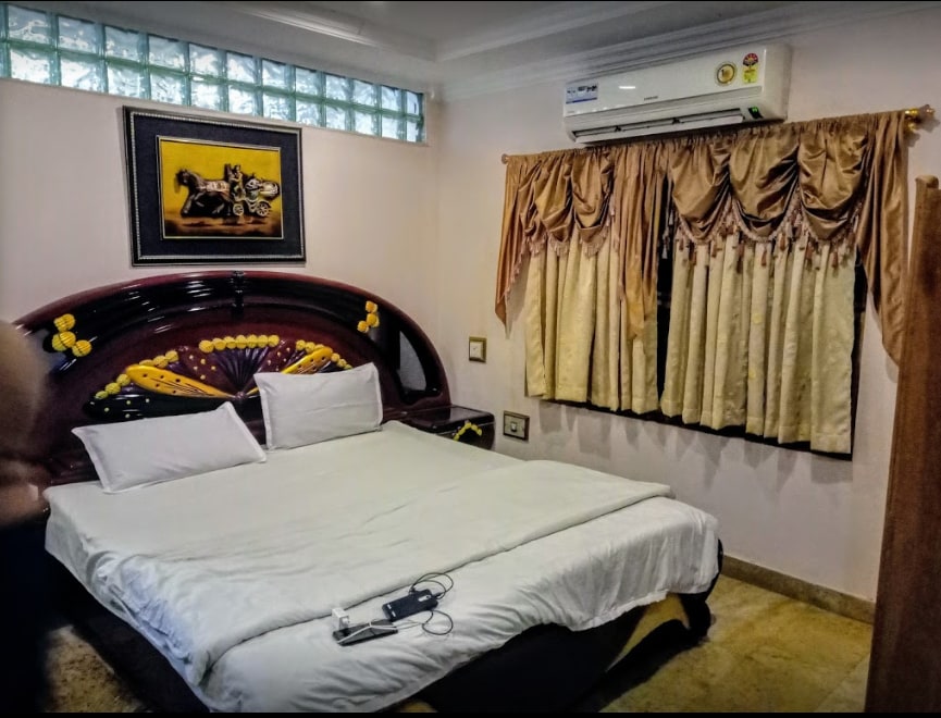 SRI Pranams International Hotel - Tap to explore photos