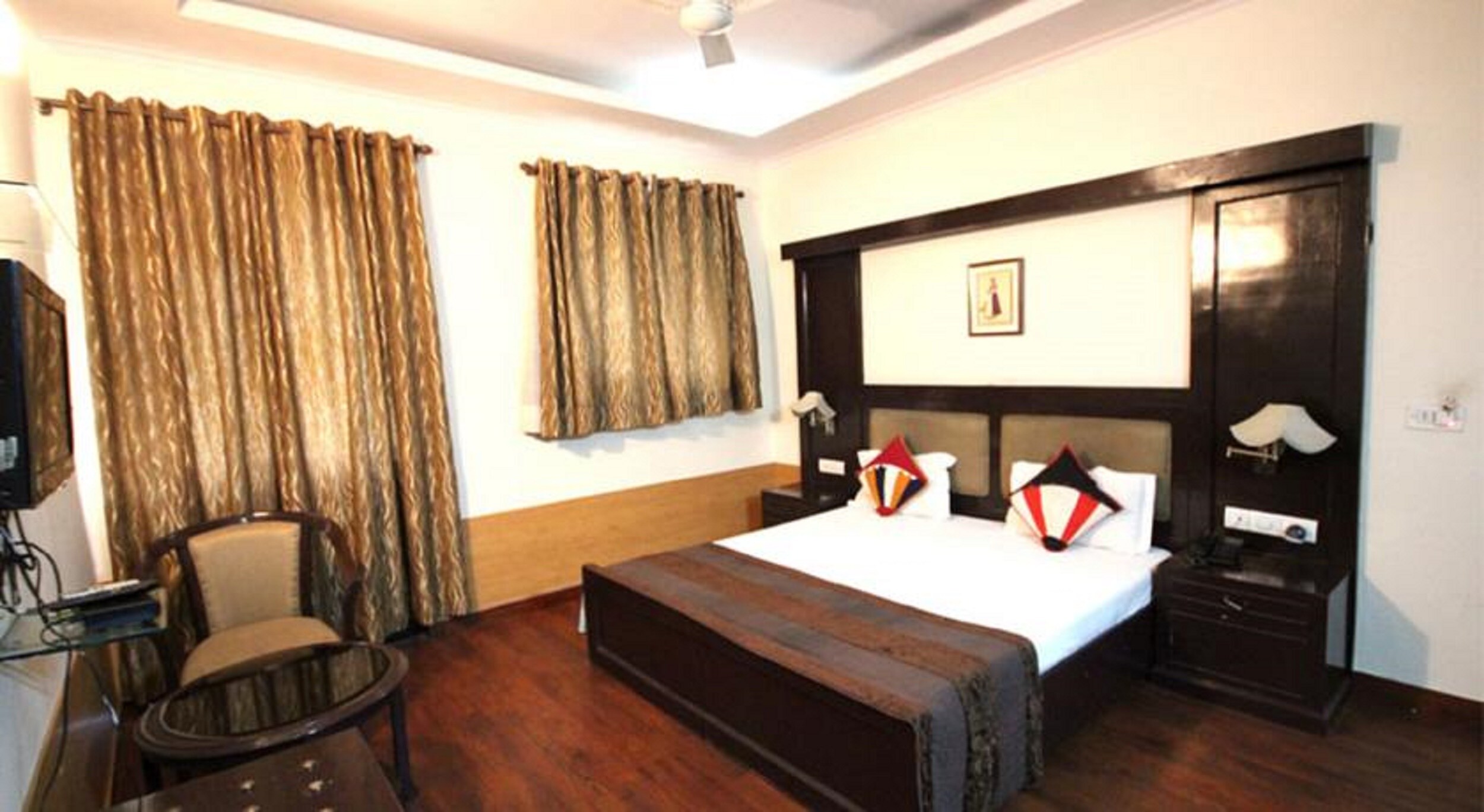 Hotel Excellent - Tap to explore photos