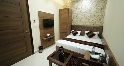 Hotel SS Royal Room Type - Deluxe Room