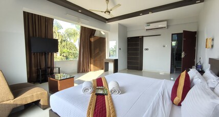 Leela Backwaters Inn Room Type - Premium AC Room with Lake View