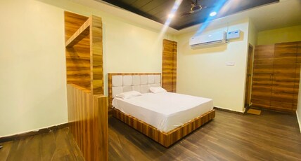 HOTEL PARAS RESIDENCY Room Type - Deluxe Room