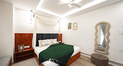 Humming Bird Wellness Stay Room Type - Superior Room with Balcony
