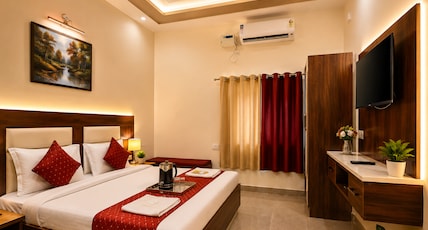 Hotel Shree Venktesh Nilayam 300 m from Ram Janam Bhumi Room Type - Classic Room Hotel Shree Venktesh Nilayam 300 m from Ram Janam Bhumi Room Type - Classic Room