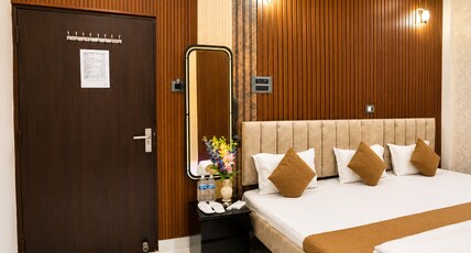 Om Nilay Home Stay -Kashi Vishwanath Temple - 1.5 km Room Type - Super Deluxe
