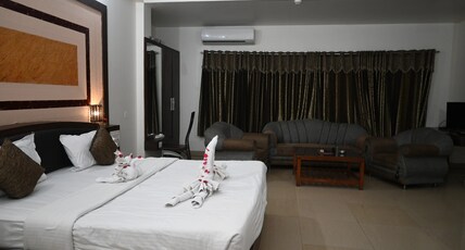 Hotel Sai Plaza Room Type - Maharaja room