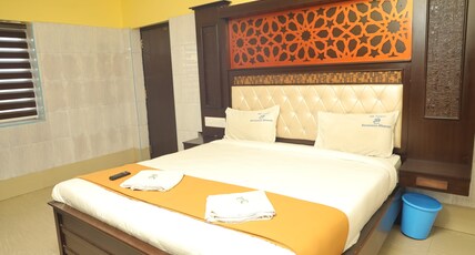 Hotel Sri Saravana Bhavan Room Type - AC Standard Double bed