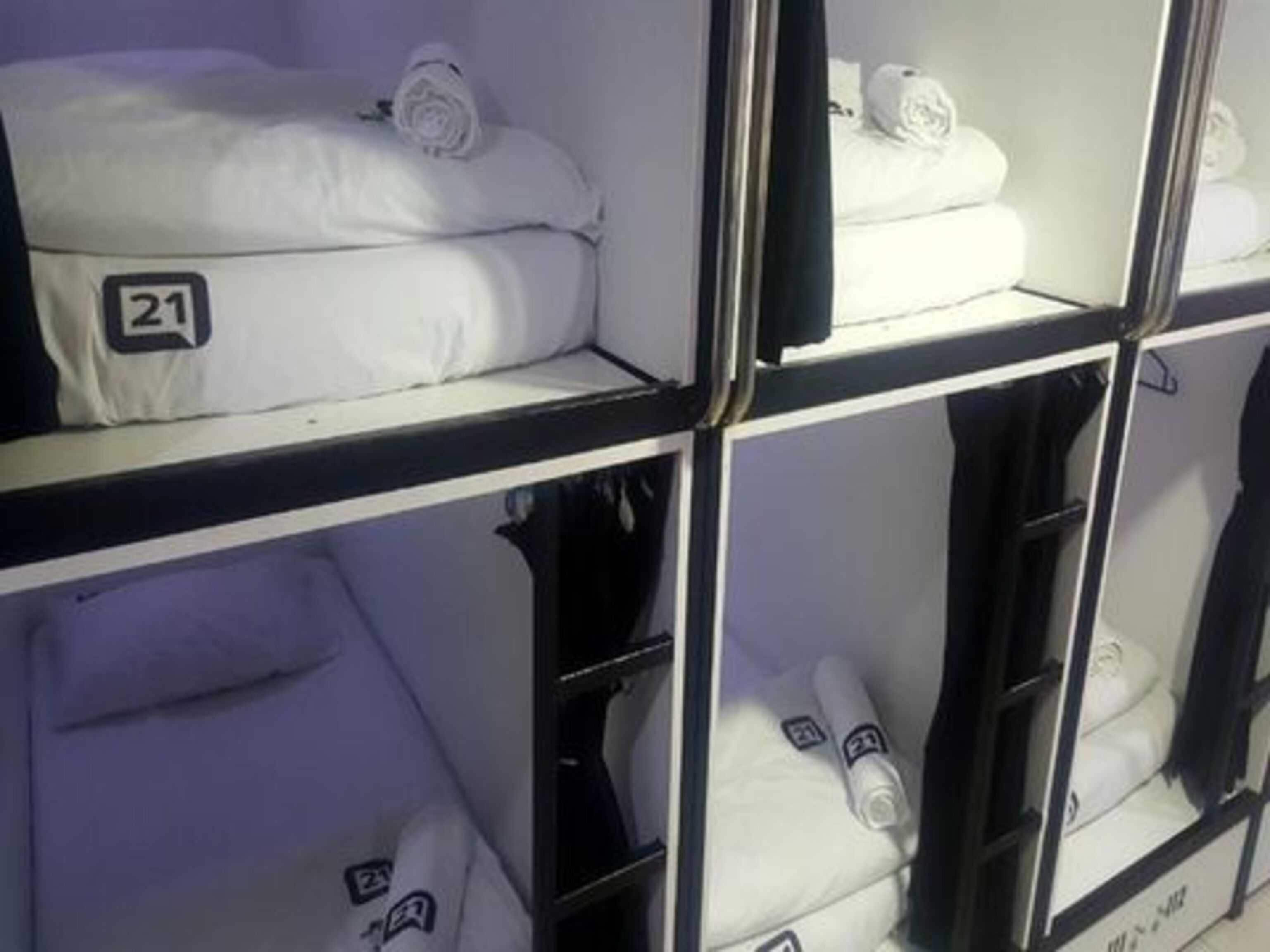 OYO 91036 J CAPSULE HOTEL @ JALAN BUKIT BINTANG - Tap to explore photos