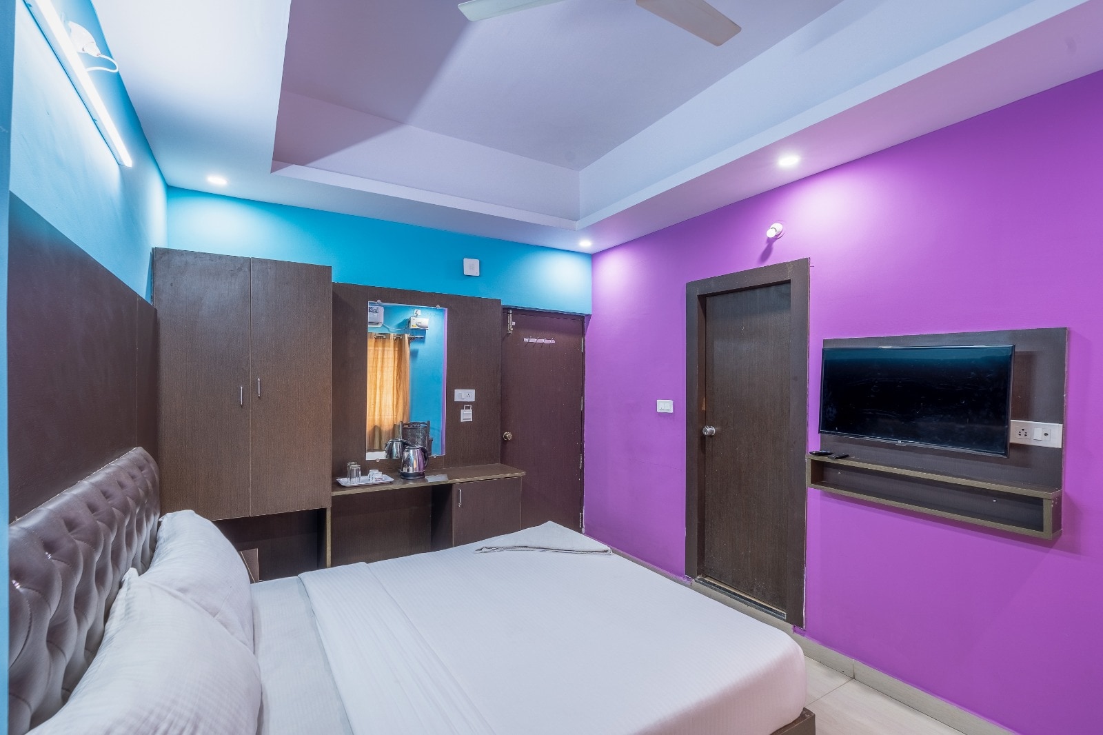 PPH Living Royal GS Comforts - Tap to explore photos