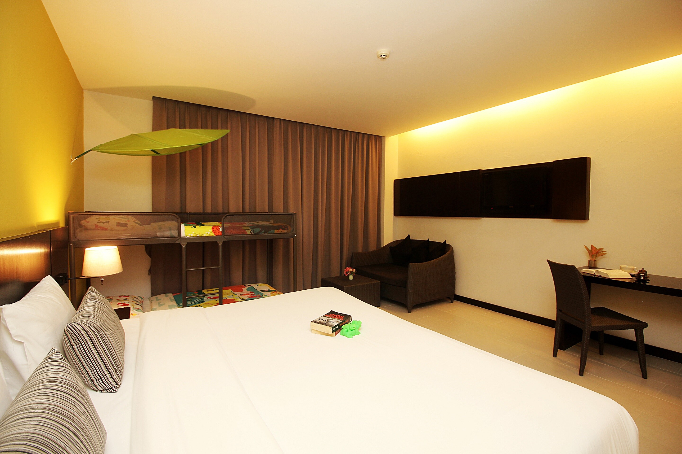 Simplitel Hotel - Tap to explore photos