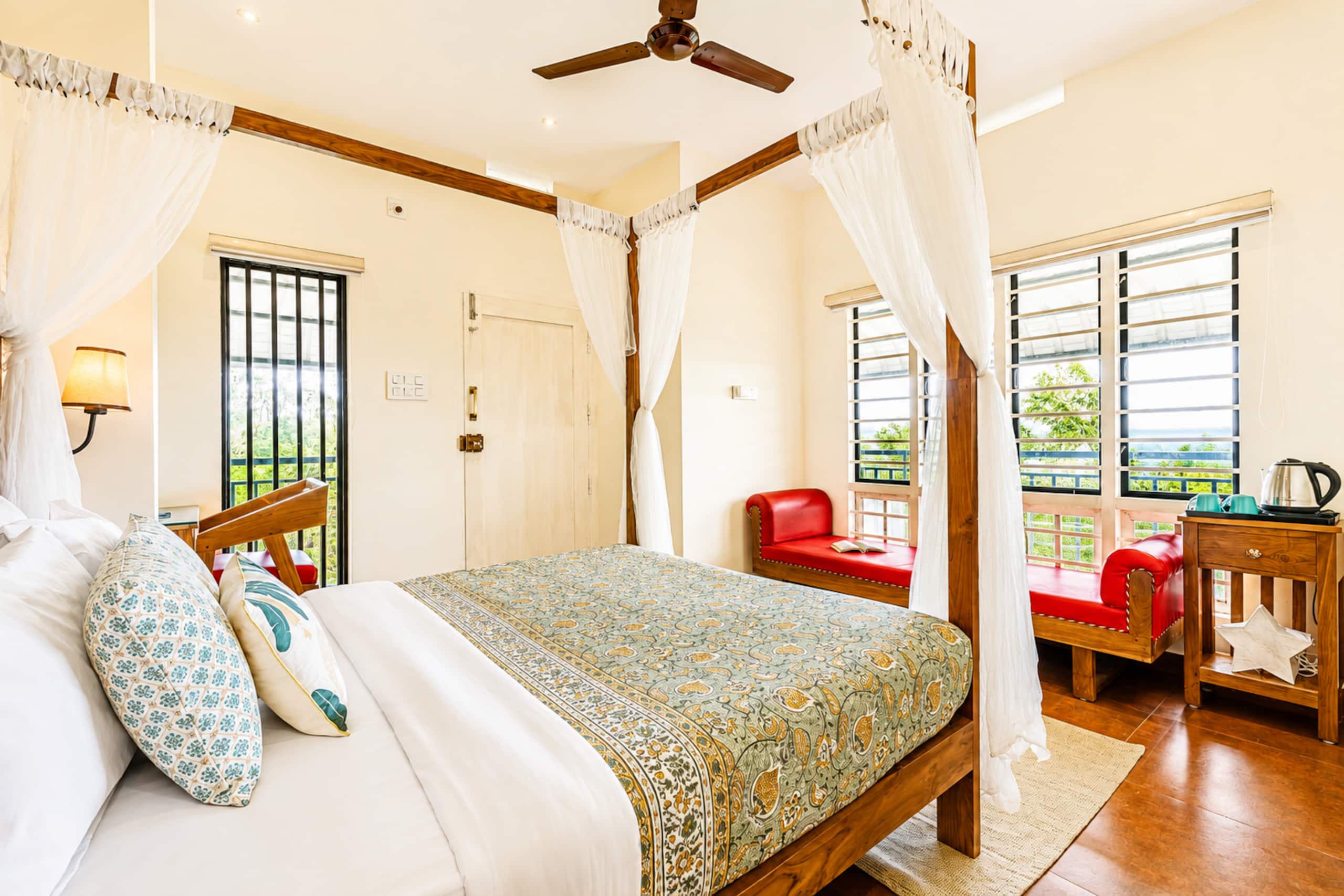Titha 3BR Villa w Valley View Munnar - Tap to explore photos