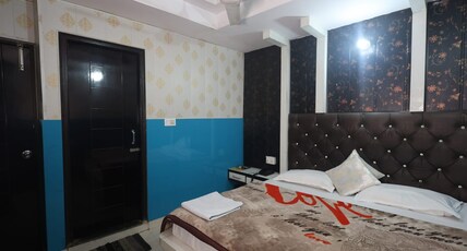 Hotel Basant and Restaurant Room Type - Deluxe Room
