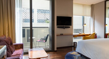 Hotel Indigo Bangkok Wireless Road Room Type - Standard Room, 1 King Bed, Accessible, Balcony Hotel Indigo Bangkok Wireless Road Room Type - Standard Room, 1 King Bed, Accessible, Balcony